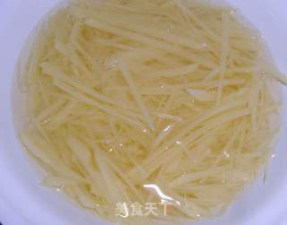 清炒土豆丝的做法步骤：2