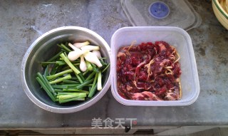 葱爆牛肉的做法步骤：1