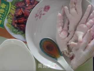 蜜汁鸡爪的做法步骤：1