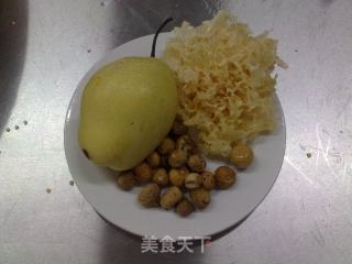 银耳无花果雪梨汤的做法步骤：1