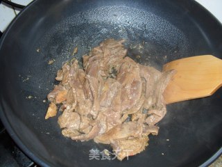 青椒炒猪肝的做法步骤：2