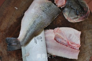 果粒浇汁鲈鱼的做法步骤：2