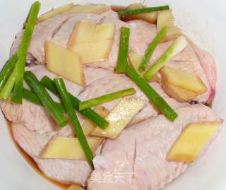 红烧鸡翅（清淡）的做法步骤：1