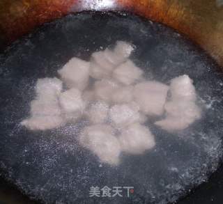 肋条肉（五花肉）冬瓜汤的做法步骤：2
