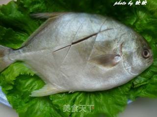 新奥尔良烤肉料烧鲳鱼的做法步骤：1
