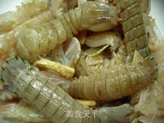 椒盐虾蛄的做法步骤：2