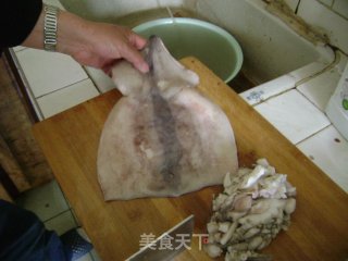 墨鱼韭菜面的做法步骤：4