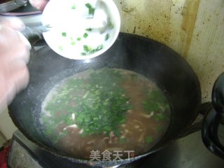 墨鱼韭菜面的做法步骤：7