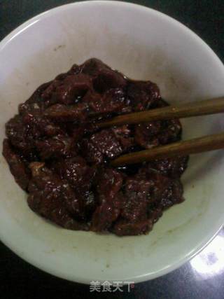 牛肉炒土豆的做法步骤：1