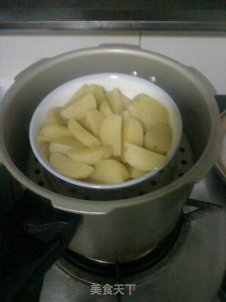 牛肉炒土豆的做法步骤：2