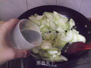 西葫芦炒蛋的做法步骤：6