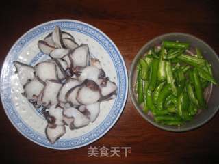 辣炒墨鱼的做法步骤：1