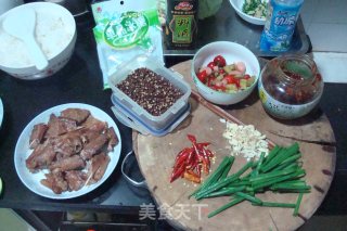 泡椒火鸡翅膀的做法步骤：1