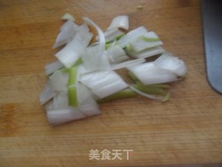 蒜苗炒鸡蛋的做法步骤：3