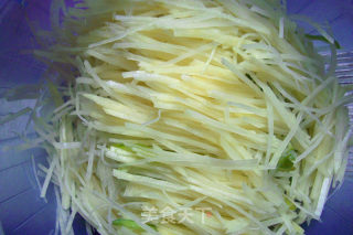 土豆青椒丝的做法步骤：3