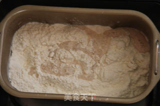 蜂蜜葡萄干吐司面包的做法步骤：2
