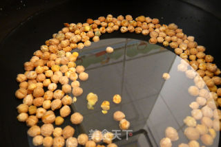 鹰嘴豆炖猪蹄的做法步骤：2