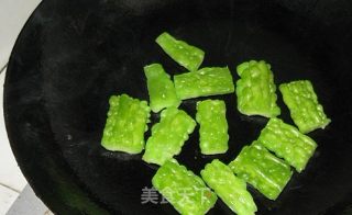 清煎苦瓜的做法步骤：2