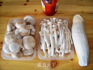 心蓝手制私房菜【蒜蓉辣酱烩群菇】——蘑菇的巅峰口感的做法步骤：1