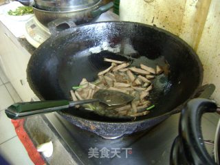 蒜薹炒牛肉的做法步骤：3
