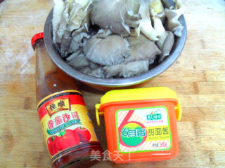 蘑菇的另类吃法——素版京酱肉丝的做法步骤：1