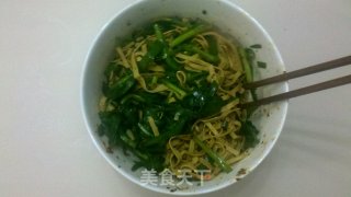 凉拌豆腐皮韭菜的做法步骤：8