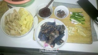 黄焖土豆鸡的做法步骤：1
