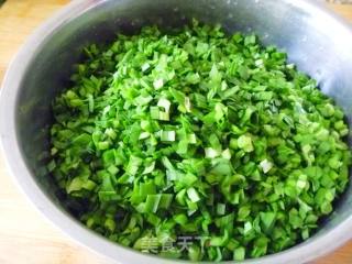 【百变面食】换个方法吃包子---韭菜鸡蛋水煎包的做法步骤：3