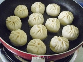 【百变面食】换个方法吃包子---韭菜鸡蛋水煎包的做法步骤：11