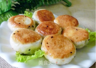 【百变面食】换个方法吃包子---韭菜鸡蛋水煎包的做法步骤：14