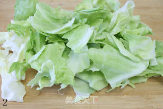 简易素食版手撕包菜，只用一味调味料的做法步骤：2