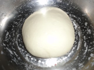 蒲公英猪肉饺子的做法步骤：1