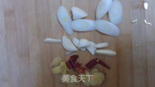 简单易做的糖醋排骨的做法步骤：1