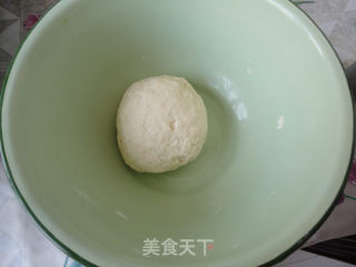 菠萝火腿花边比萨的做法步骤：4