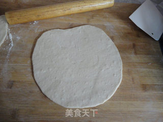 菠萝火腿花边比萨的做法步骤：6