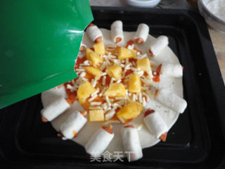 菠萝火腿花边比萨的做法步骤：11