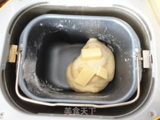 火腿芝麻香葱面包的做法步骤：2
