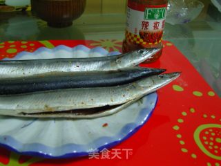 微波无油版香辣秋刀鱼的做法步骤：3