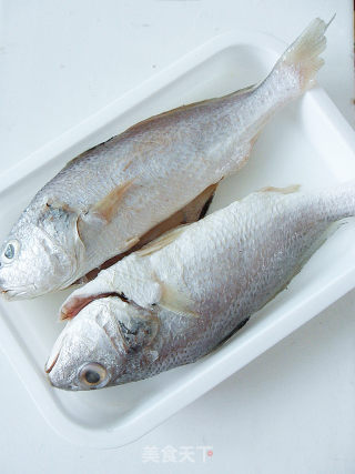 【酱香浓郁，鱼肉入味 】酱香白果鱼的做法步骤：3