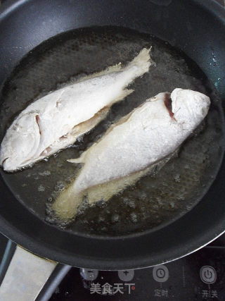 【酱香浓郁，鱼肉入味 】酱香白果鱼的做法步骤：5