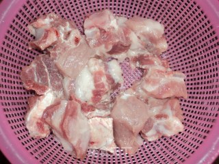 粉葛马蹄排骨汤的做法步骤：1