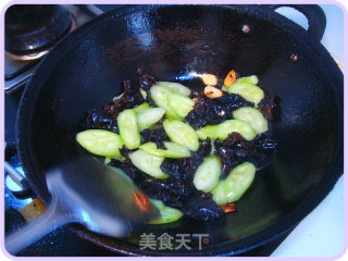 木耳炒黄瓜—春夏排毒养颜好“食”节的做法步骤：7