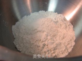 营养早餐——鲜胡萝卜汁香葱鸡蛋饼的做法步骤：2