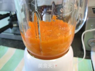 营养早餐——鲜胡萝卜汁香葱鸡蛋饼的做法步骤：3