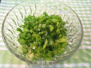 营养早餐——鲜胡萝卜汁香葱鸡蛋饼的做法步骤：4