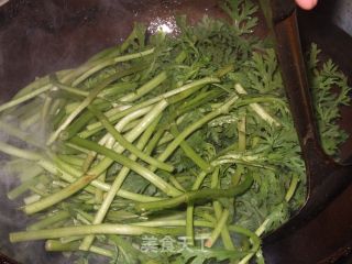 蒜泥茼蒿的做法步骤：2