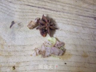 白斩鸡的做法步骤：1