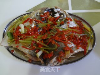 剁椒鱼头的做法步骤：7