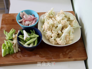 干煸菜花的做法步骤：1