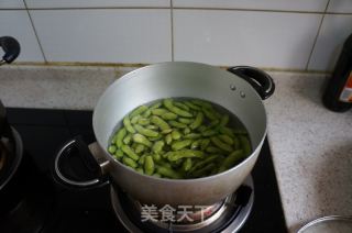 蒜香毛豆荚的做法步骤：2